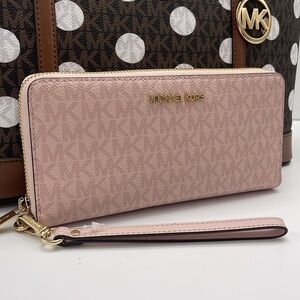 MICHAEL KORS Jet Set Travel Lg Signature Logo Continental Wristlet Phone Holder